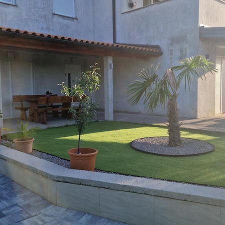 Apartments In Rijeka, Free Parking And Large Terrace, 15Min Drive From The Beach Bagian luar foto