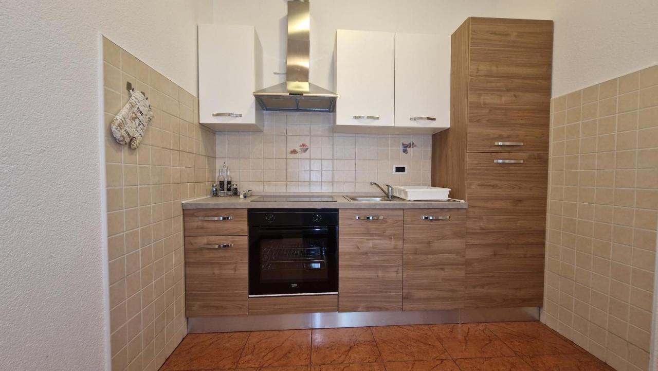 Apartments In Rijeka, Free Parking And Large Terrace, 15Min Drive From The Beach Bagian luar foto