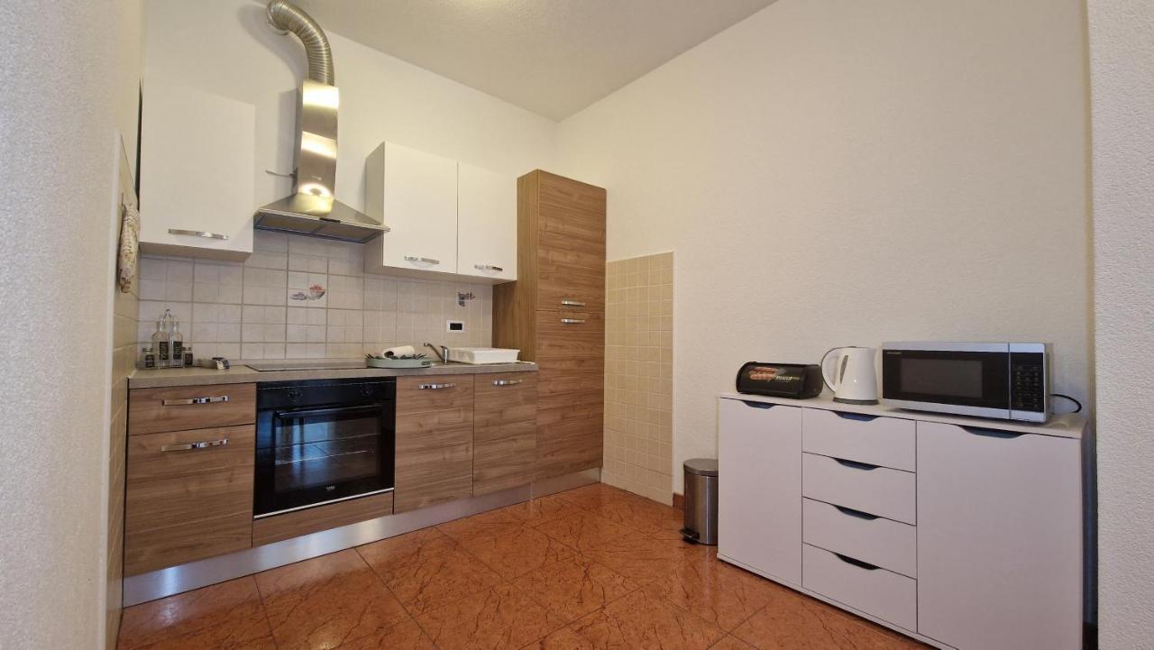 Apartments In Rijeka, Free Parking And Large Terrace, 15Min Drive From The Beach Bagian luar foto