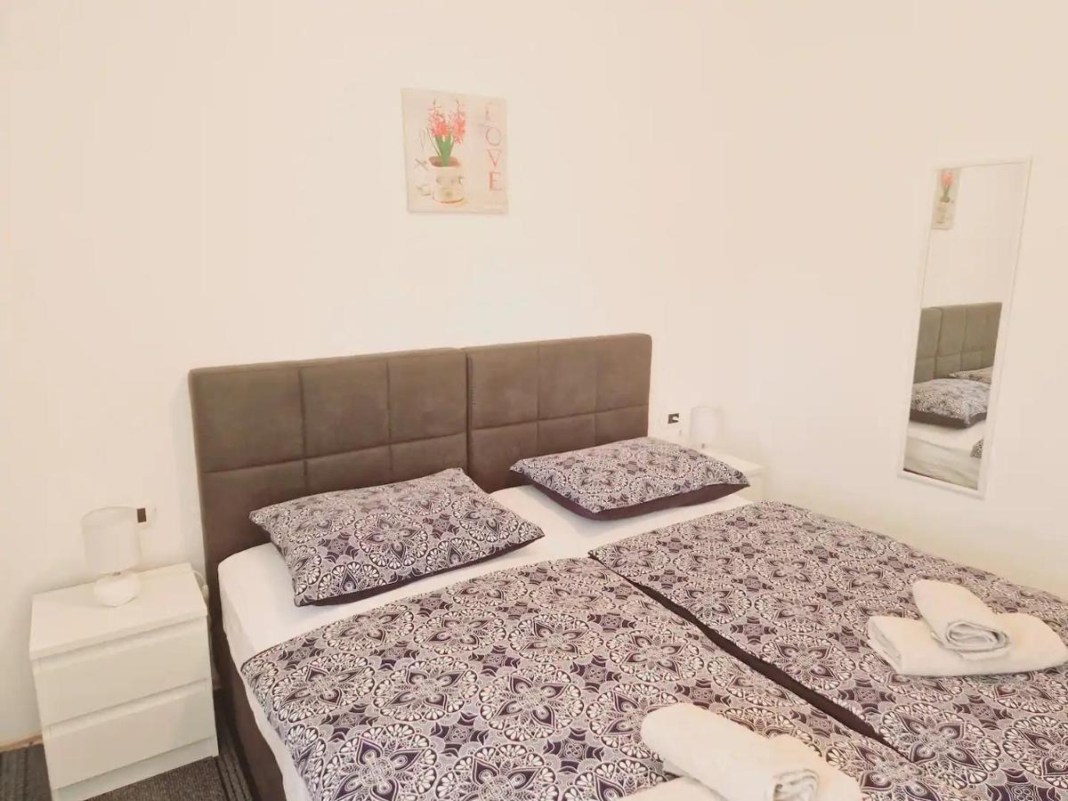 Apartments In Rijeka, Free Parking And Large Terrace, 15Min Drive From The Beach Bagian luar foto