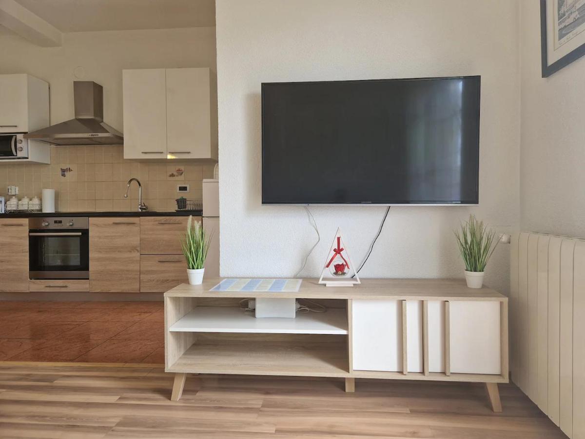 Apartments In Rijeka, Free Parking And Large Terrace, 15Min Drive From The Beach Bagian luar foto