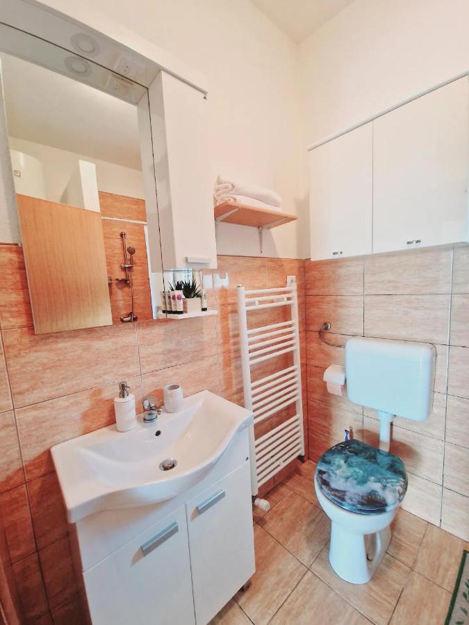 Apartments In Rijeka, Free Parking And Large Terrace, 15Min Drive From The Beach Bagian luar foto