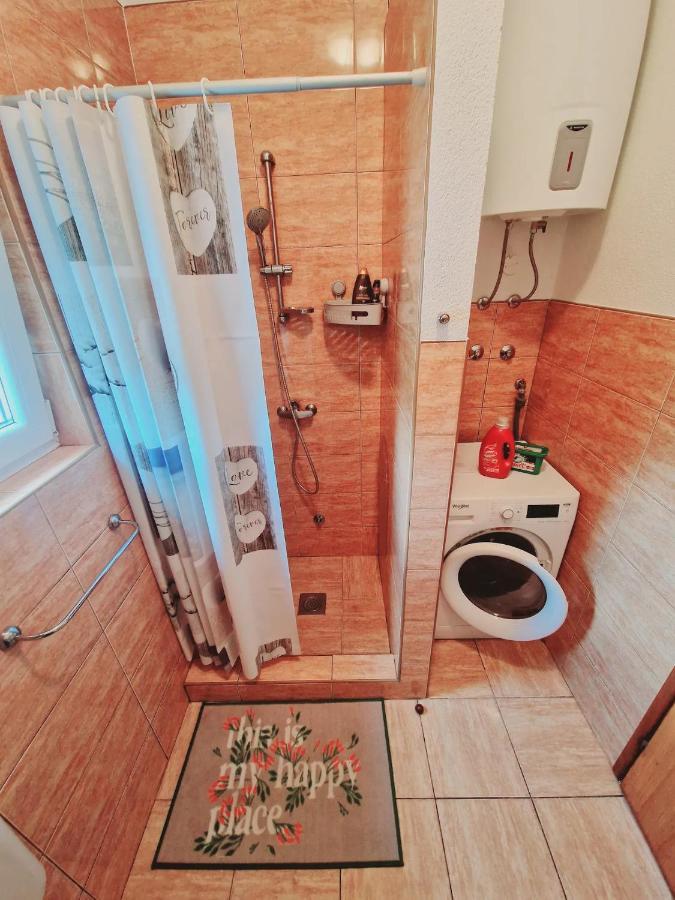 Apartments In Rijeka, Free Parking And Large Terrace, 15Min Drive From The Beach Bagian luar foto