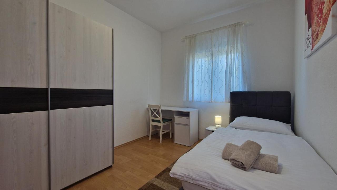 Apartments In Rijeka, Free Parking And Large Terrace, 15Min Drive From The Beach Bagian luar foto