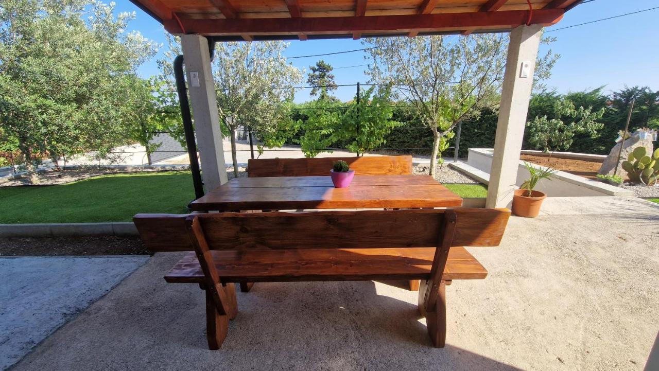 Apartments In Rijeka, Free Parking And Large Terrace, 15Min Drive From The Beach Bagian luar foto