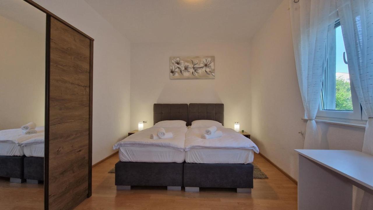 Apartments In Rijeka, Free Parking And Large Terrace, 15Min Drive From The Beach Bagian luar foto