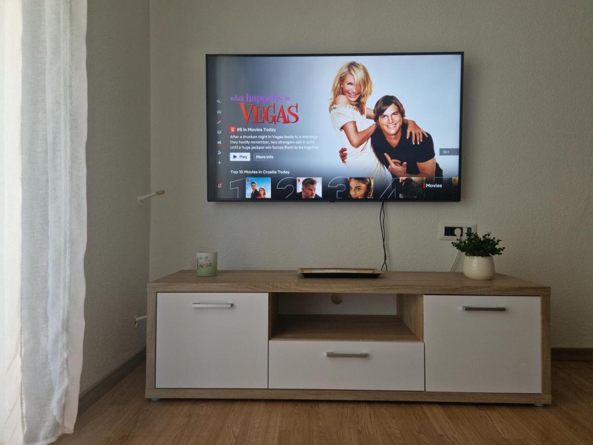 Apartments In Rijeka, Free Parking And Large Terrace, 15Min Drive From The Beach Bagian luar foto